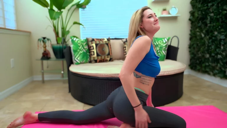 Country Girl Katie Kinz Masturbates After Yoga 