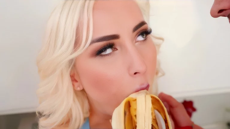 ⁣Lisi Kitty Enjoys Anal And A Creampie 