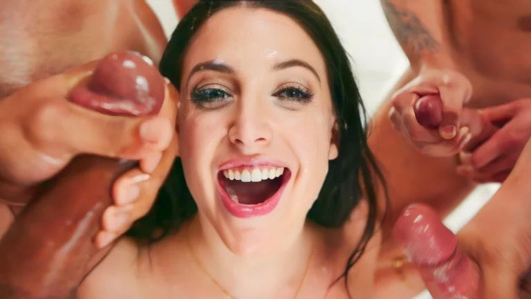 ⁣Gorgeous Brunette Angela White Enjoys A Blow Bang And A Facial 