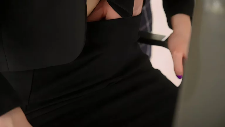 ⁣Horny Lilith Wants To Get Fucked Before Going To Work 